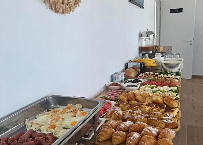 Otto 3* كساميل